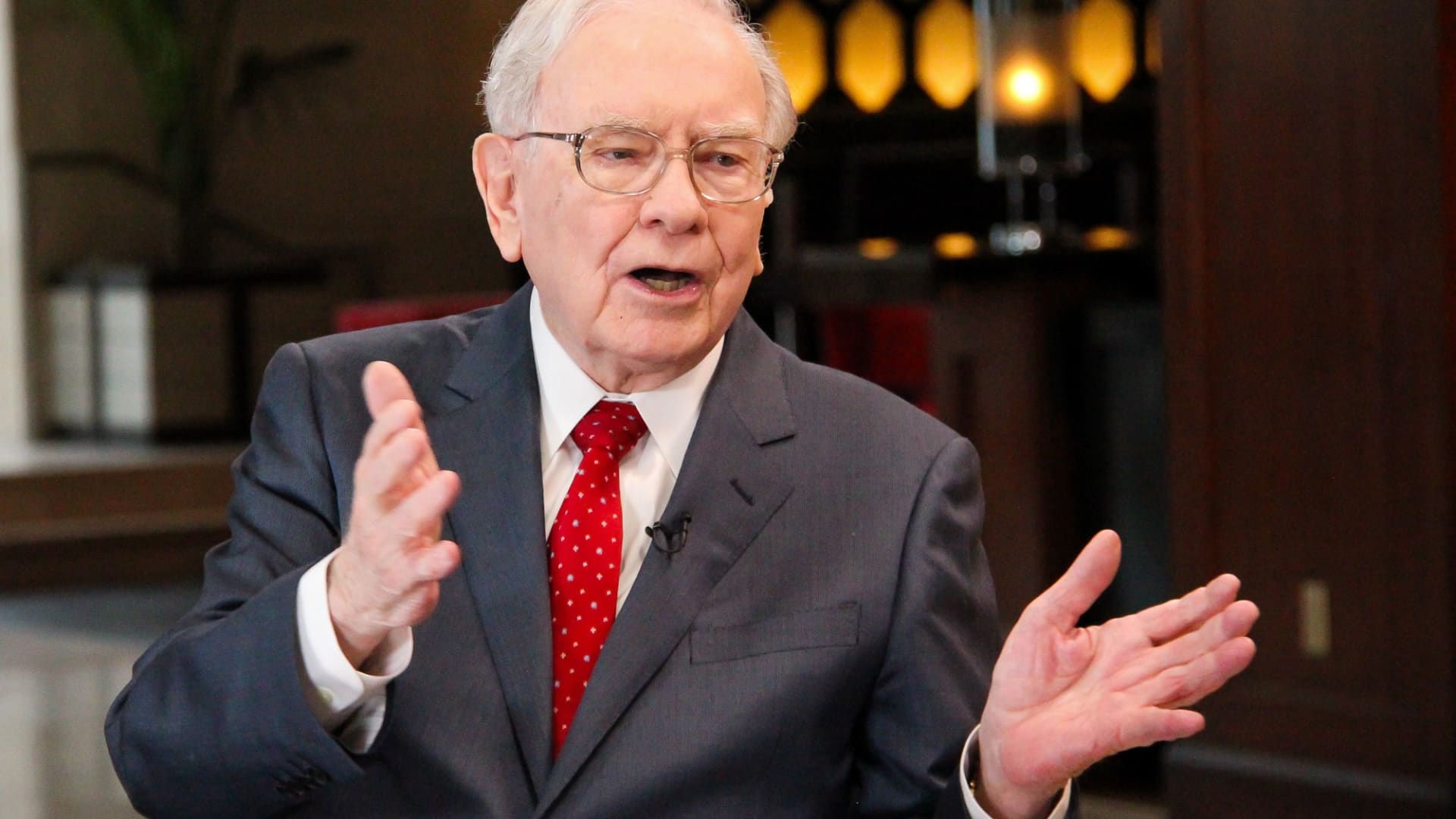 Buffett loves stocks with dividend, but Berkshire doesn't pay one — Here's why