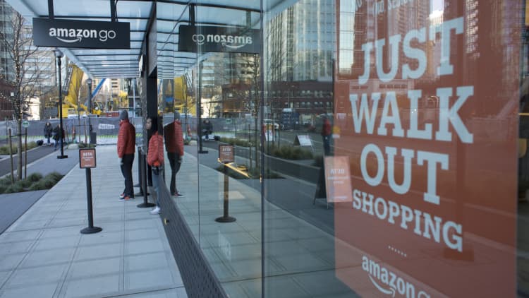 Amazon falls on earnings