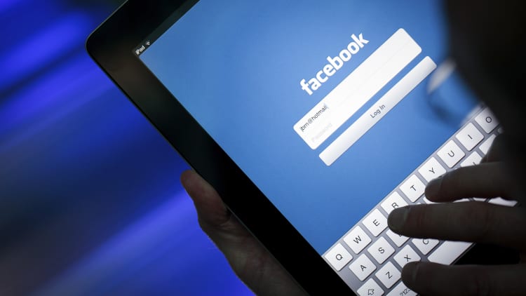 Mobile ad revenue drives Facebook growth 