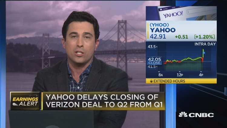 Yahoo beats on top & bottom lines