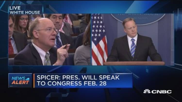 Spicer: President wants pipeline deals to benefit taxpayers