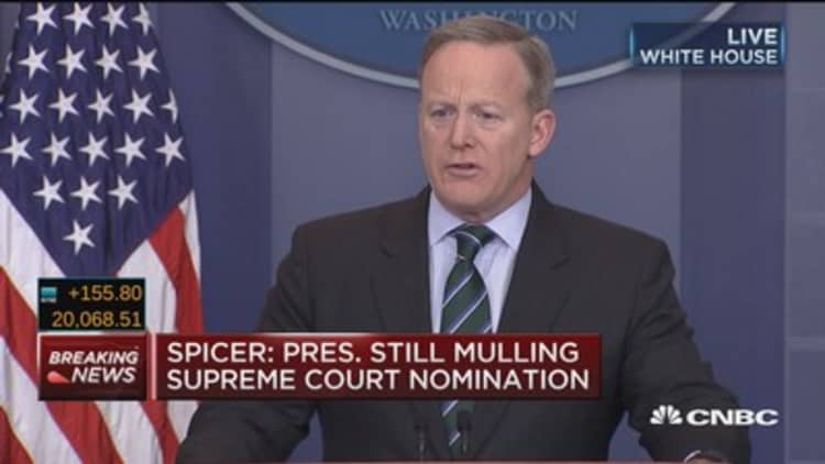Spicer: Trump extended support to Mayor Emanuel