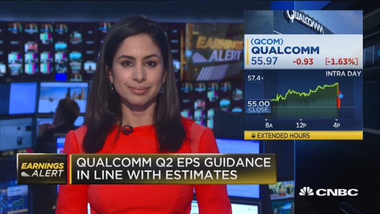 Qualcomm EPS beats, revenues miss