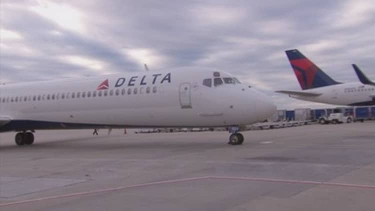 Delta resumes domestic flights after outage