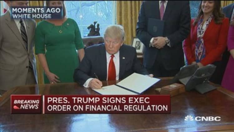 Trump signs EO on financial regulation & orders pause in fiduciary rule