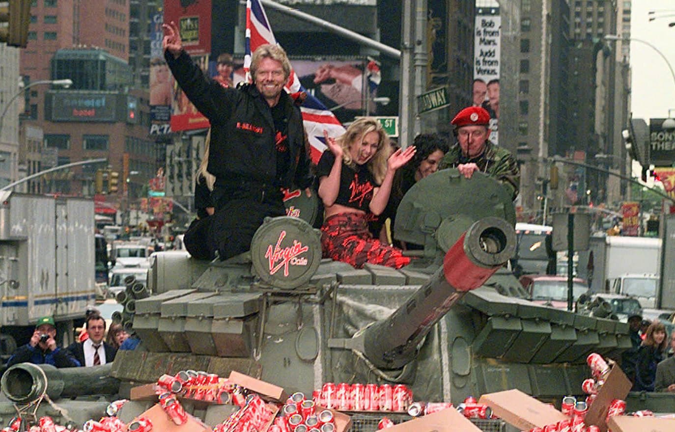 Para o lançamento da Virgin Cola, Richard Branson subiu a bordo de um tanque de guerra e passou pela Times Square em Nova Iorque