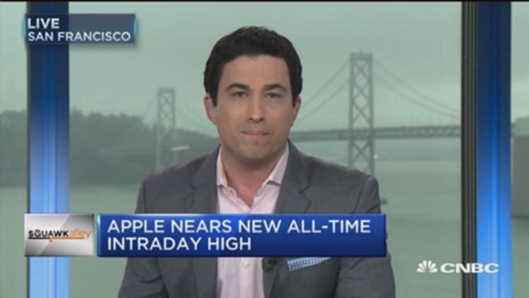 Apple nears new all-time intraday high