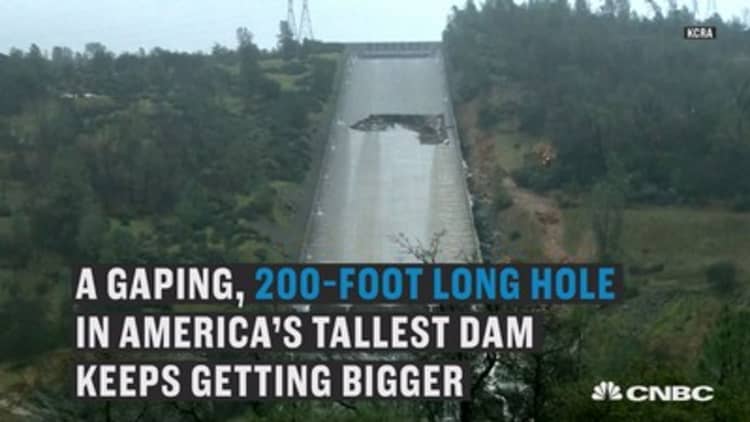 Gaping hole in America’s tallest dam keeps getting bigger