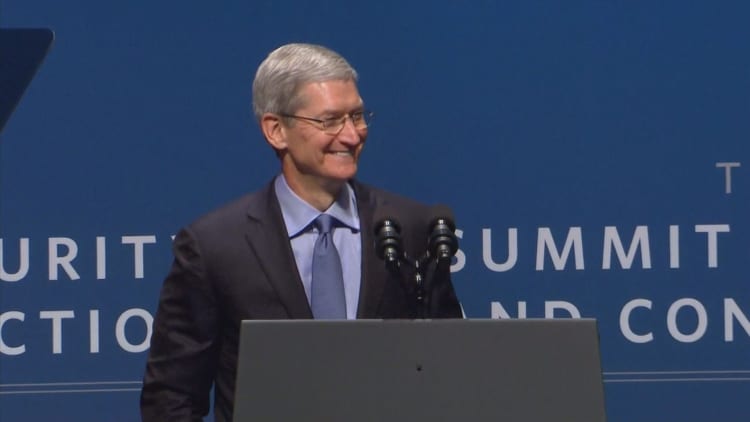 Apple CEO Tim Cook urges tech companies to fight fake news