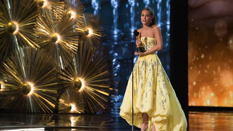 Alicia Vikander Louis Vuitton Dress at Oscars 2016