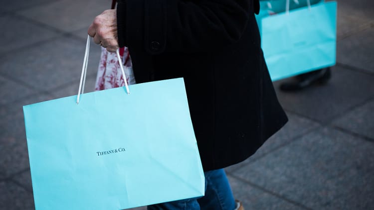 Sources: It's unlikely LVMH will go to Tiffany's highest share price of $139