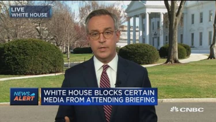 White House blocks certain media from attending briefing