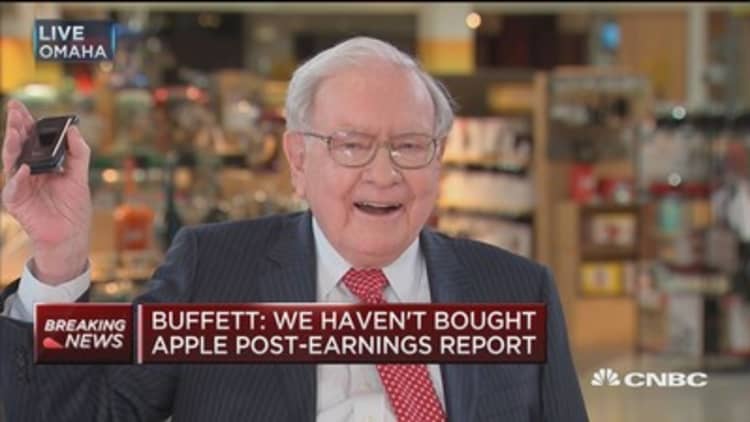 Buffett: Bought a big chunk of Apple 