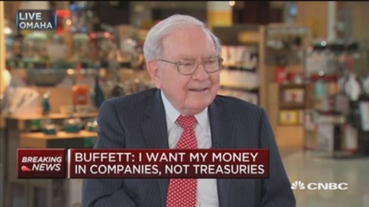 Buffett: Why anyone would buy a 30 year bond 'absolutely baffles me'