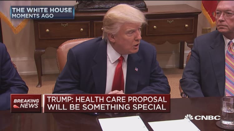 Trump: Insurers must help save US from Obamacare