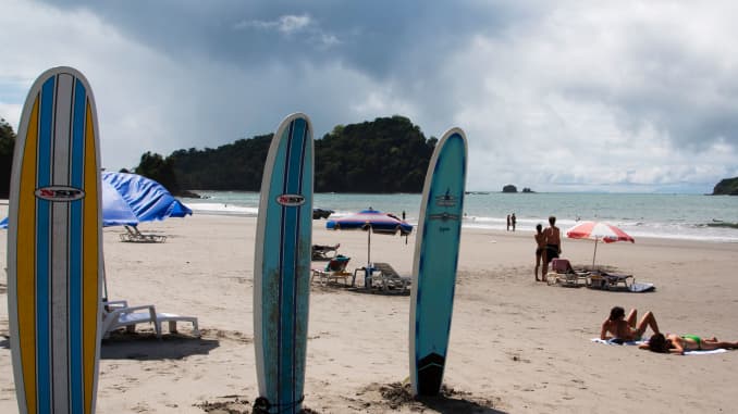 GP: Costa Rica, surfboards on beach