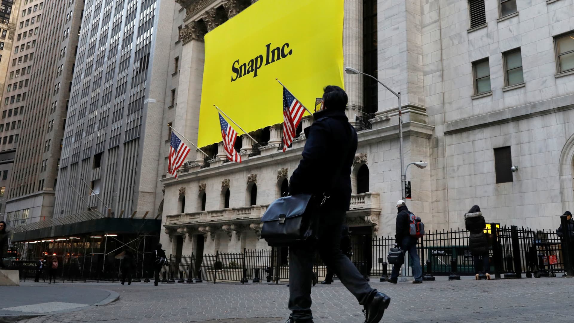 Stocks making the biggest moves midday: Snap, Abercrombie & Fitch, Roblox and more