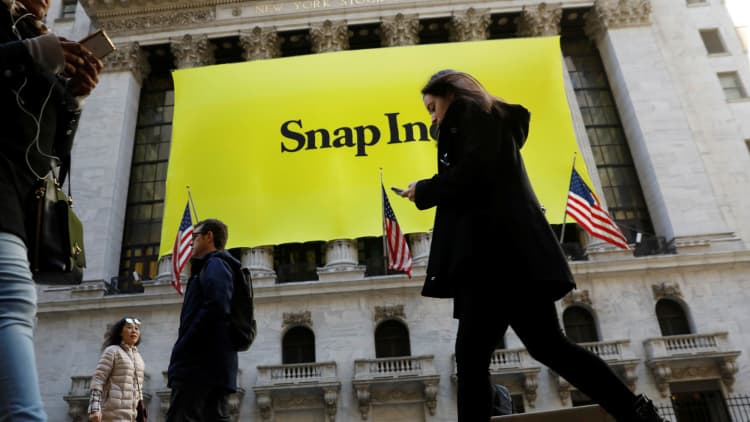 Snap sinks after first earnings report