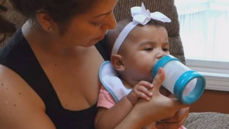The world's first baby bottle that feeds babies air-free milk