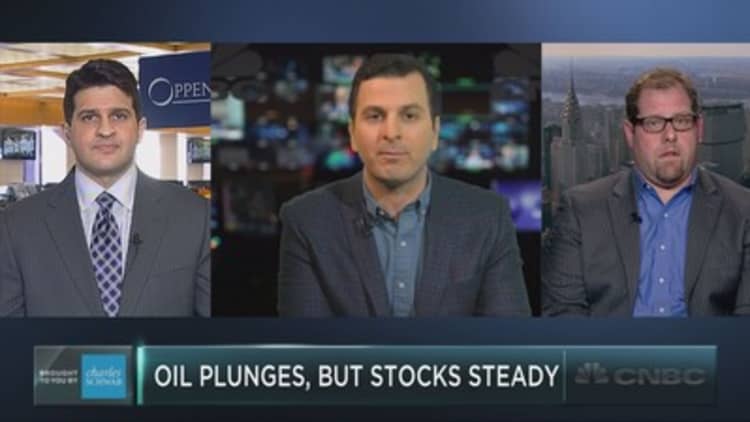 If oil keeps plunging, can stocks keep holding up?
