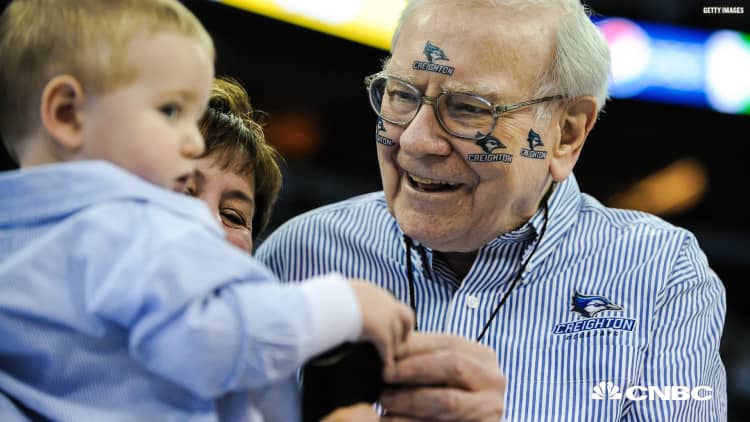 Warren Buffett is offering another ridiculous prize for a winning March Madness bracket