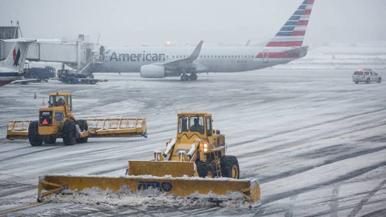 Storm pounds East Coast with heavy dense snow