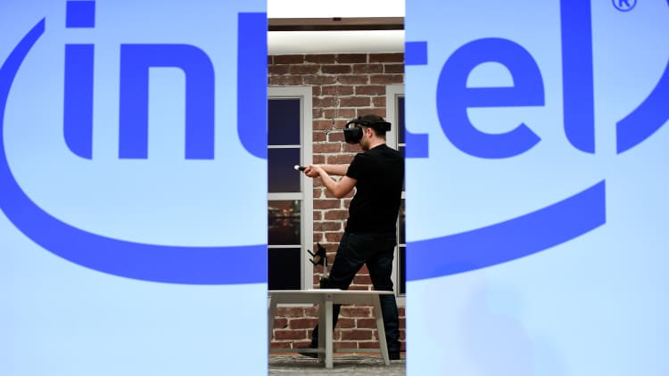 Intel reports beat on revenue, Apple to buy smartphone modem chip business for $1B