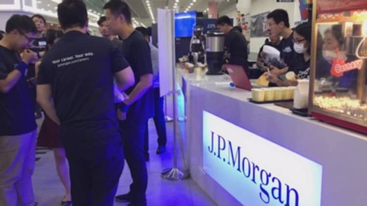 JPMorgan steps up recruitment efforts with pop-up cafes