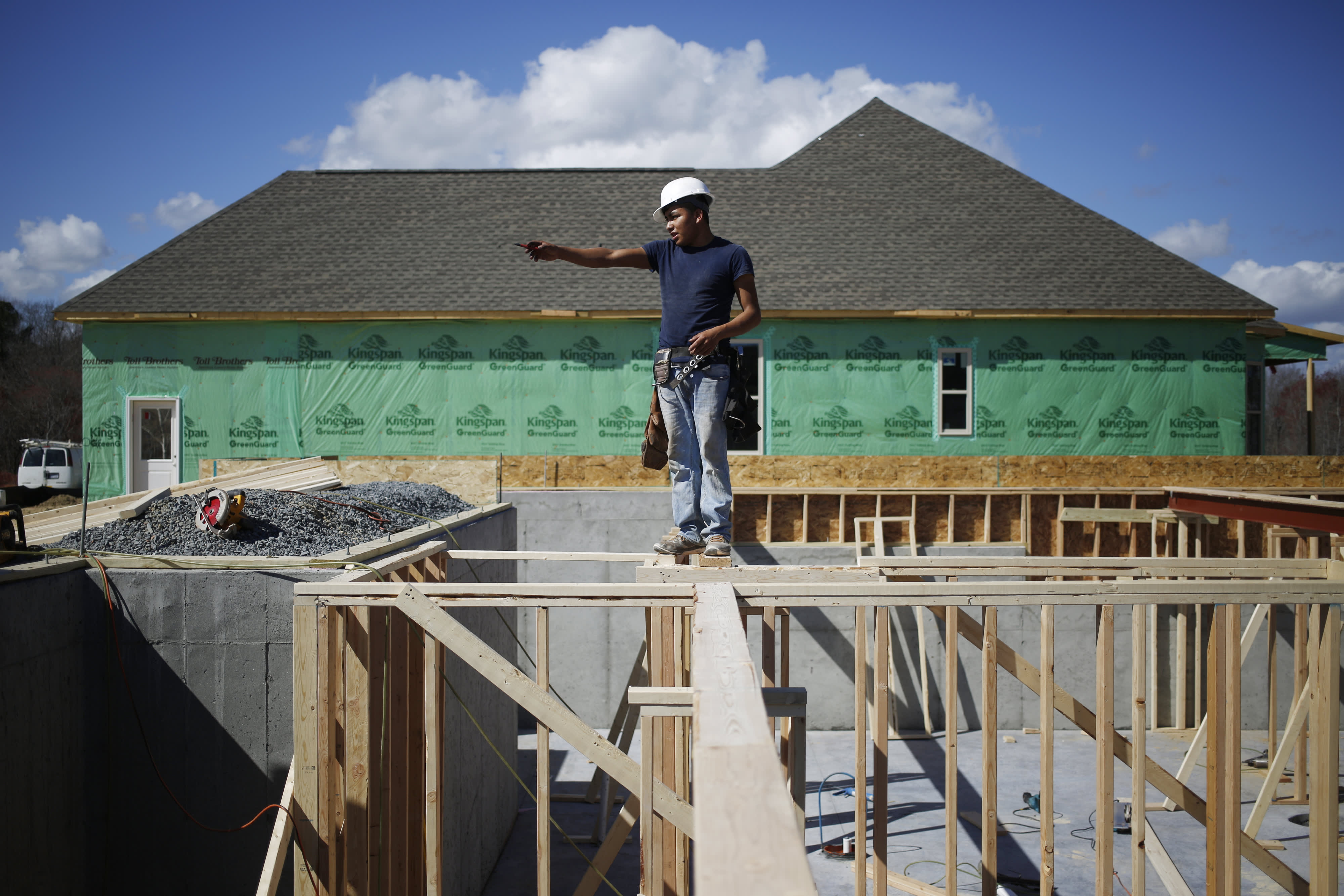 Builders’ confidence improves despite record lumber prices