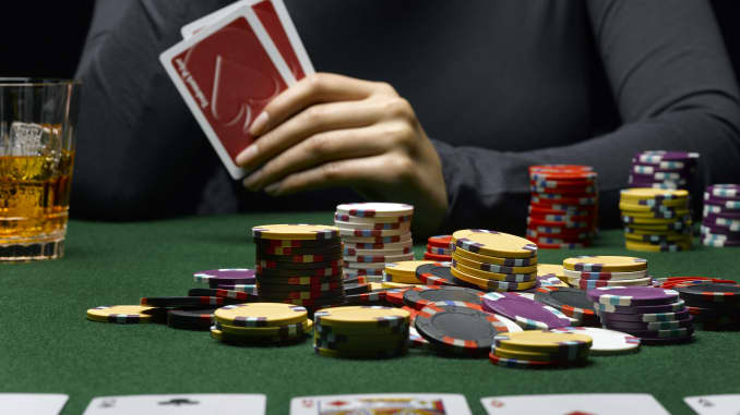Cheating allegations against poker player Mike Postle halt livestreamed  games