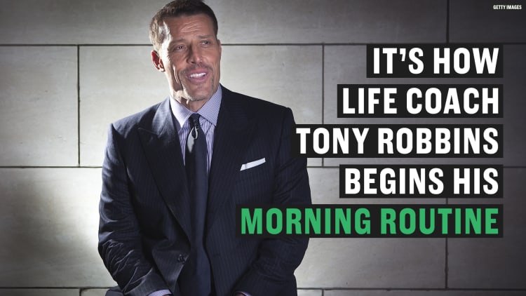 The 10-minute morning routine that Tony Robbins uses to stay grateful