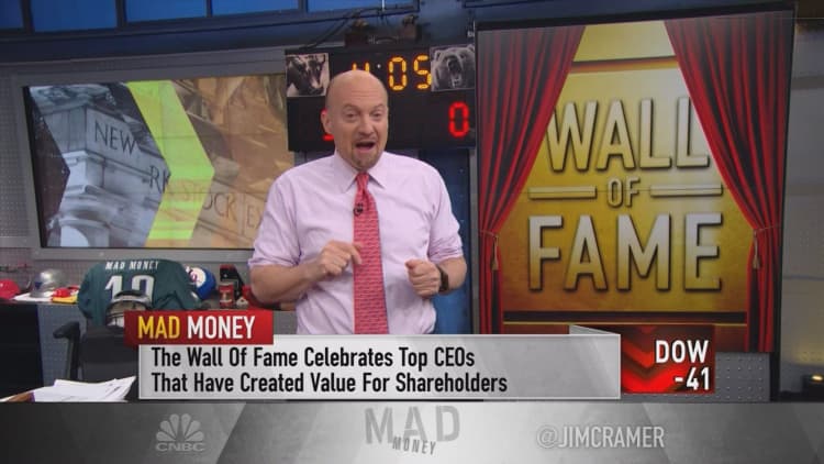 Cramer taps two highly successful outgoing CEOs for his Wall of Fame