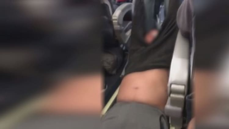 Man forcibly removed from United Airlines flight 