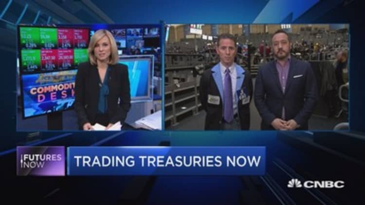 Trader sells Treasurys as bond yields break down