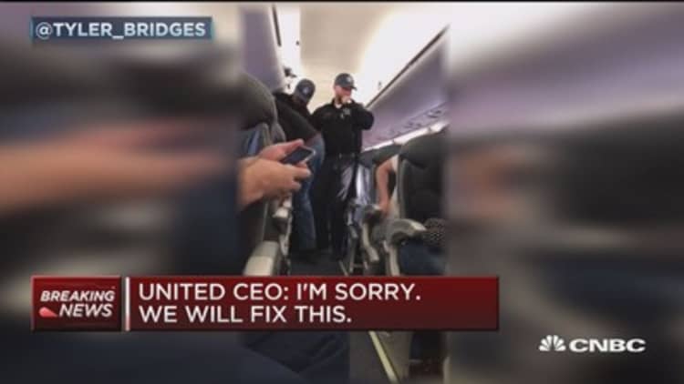 Former pilot: Passenger 'made a big mistake' by refusing to leave plane