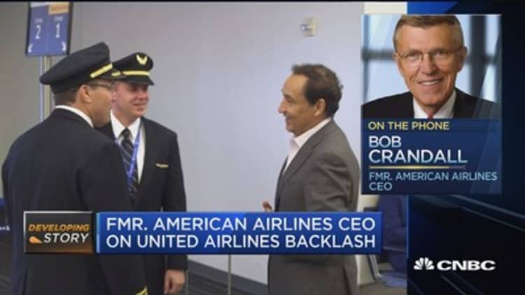 Fmr. American Airlines CEO: Oscar Munoz did 'exactly the right thing'