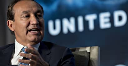Op-Ed: United Airlines CEO Oscar Munoz should not resign