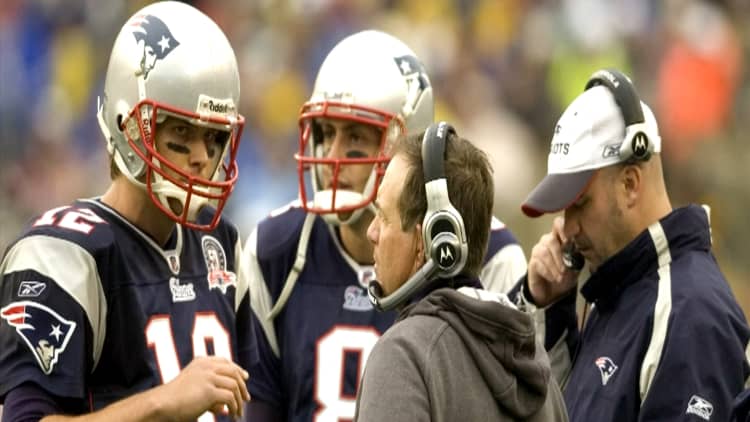 Here's how Patriots coach Bill Belichick makes decisions under enormous pressure