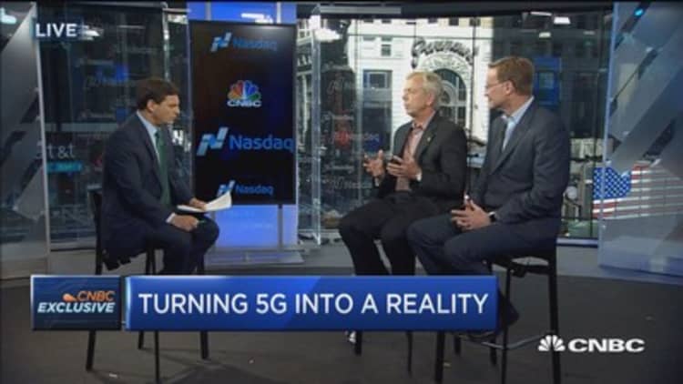 Verizon and Corning CEOs on 5G fiber deal