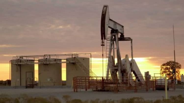 Oil prices little changed on inventory data