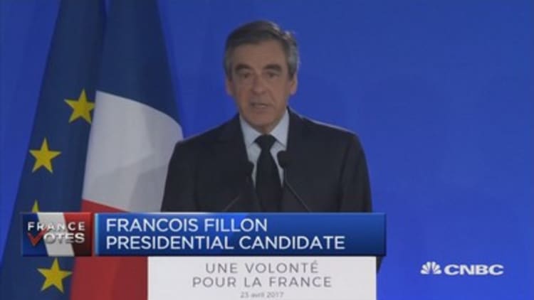 Fillon backs Macron, while Melenchon chooses not to endorse