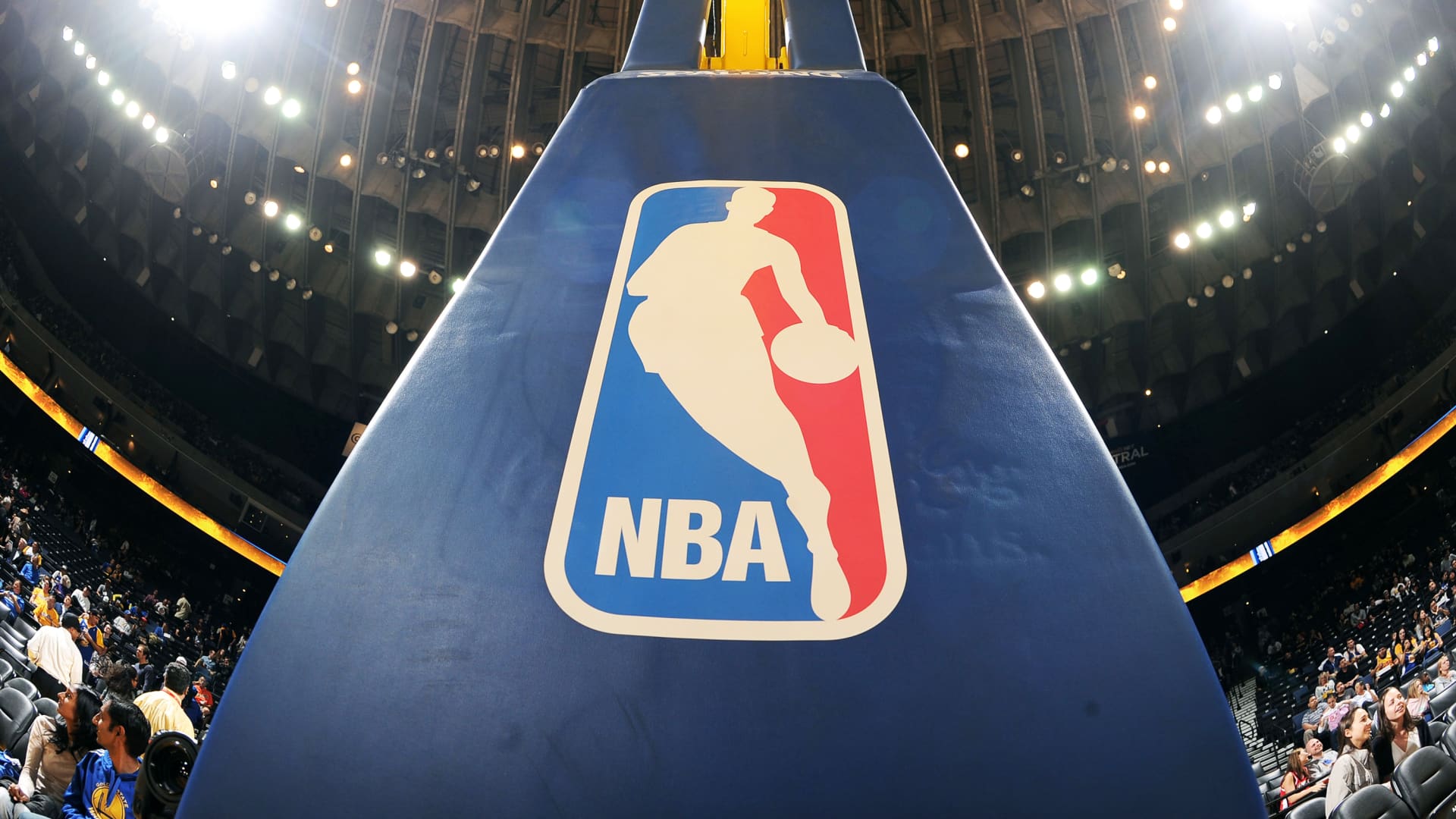 NBA team execs, agents are calling on the league to cancel season