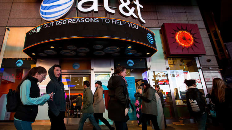 AT&T misses on earnings expectations