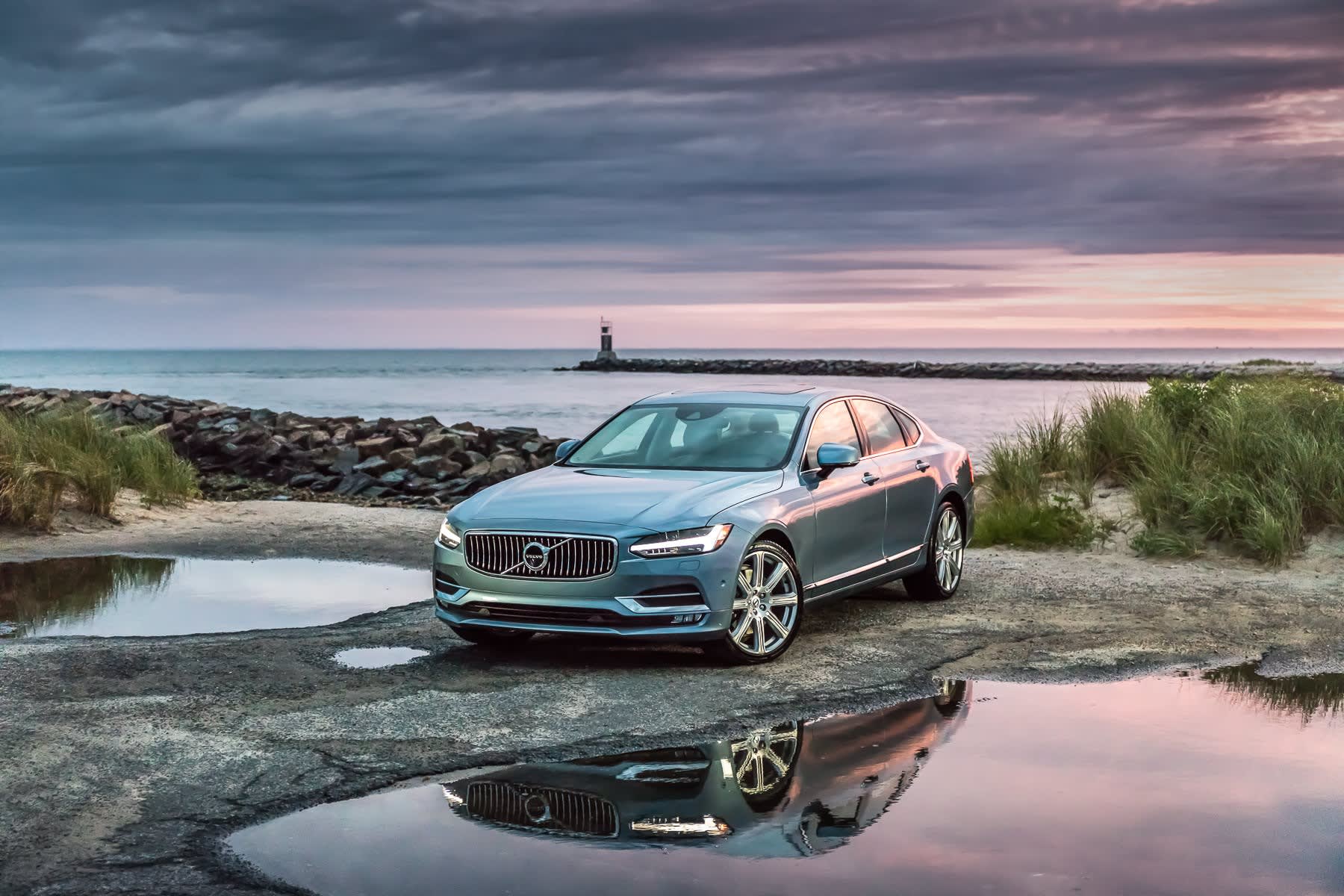 Volvo S90 review, a high-tech luxury sedan