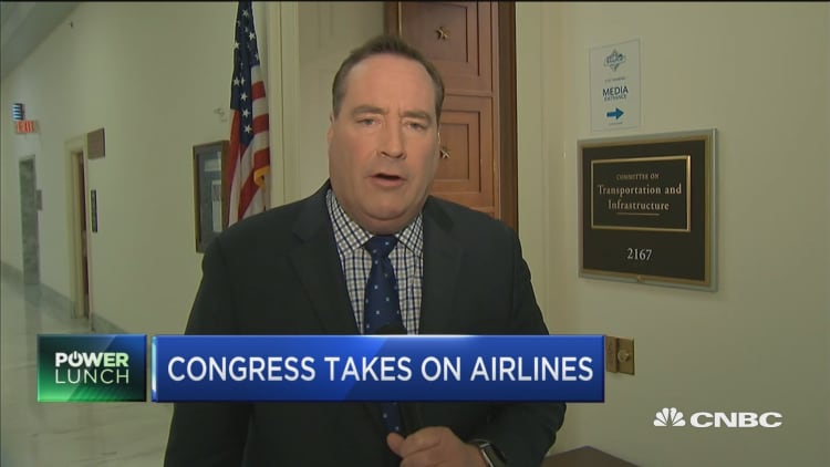 Congress takes on airlines