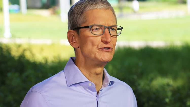 Apple's Tim Cook delivers MIT commencement speech: Sometimes technology divides us