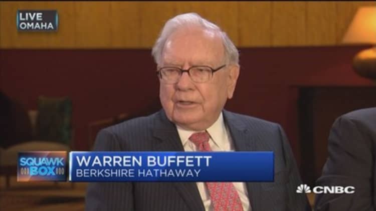 Buffett: I don't make investment decisions based on who's president