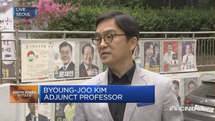 Moon Jae-in's poll numbers will determine his mandate: Professor