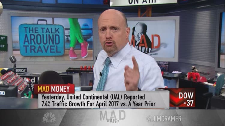 Cramer zooms in on why the United fiasco didn't seem to hurt the travel sector