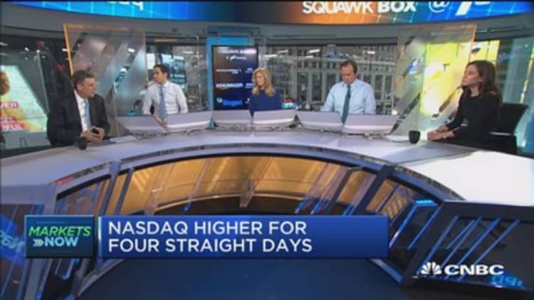 Market expert says investors must be 'selective' and look overseas